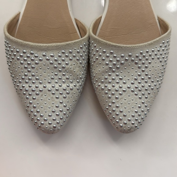 Restricted white and silver pointy flats - Picture 3 of 7